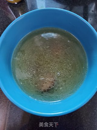 香菇鸡汤米粉的做法步骤：2