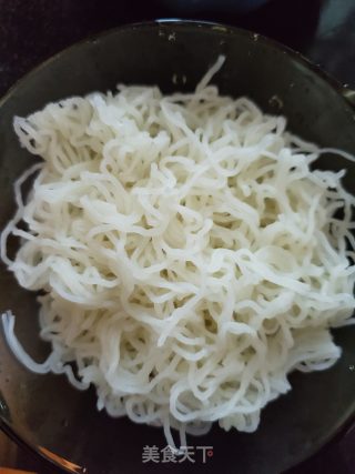 香菇鸡汤米粉的做法步骤：5