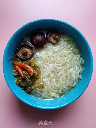 香菇鸡汤米粉的做法步骤：9
