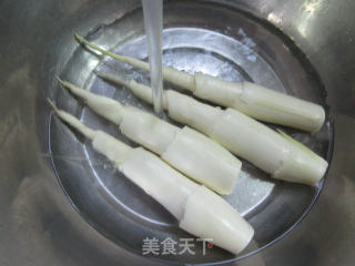 茭白烧牛肉的做法步骤：2
