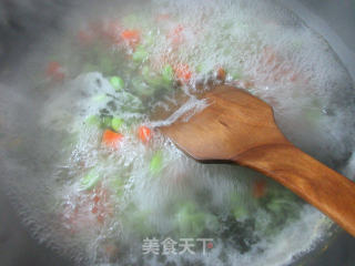 香菇胡萝卜炒毛豆的做法步骤：3