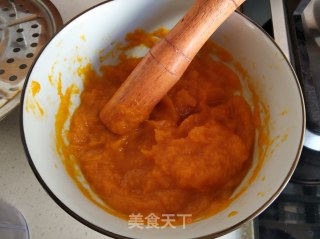 南瓜荷叶饼的做法步骤：1