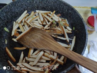 豆干炒芹菜的做法步骤：5