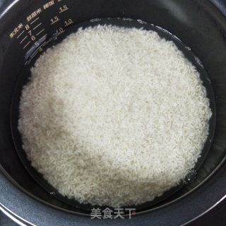 炒糯米饭的做法步骤：2