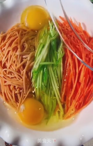 家常西葫芦鸡蛋饼的做法步骤：2