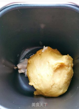 南瓜豆沙花朵面包????????????的做法步骤：7