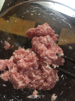 猪肉芹菜水饺的做法步骤：4