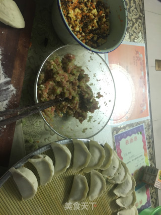 猪肉芹菜水饺的做法步骤：8