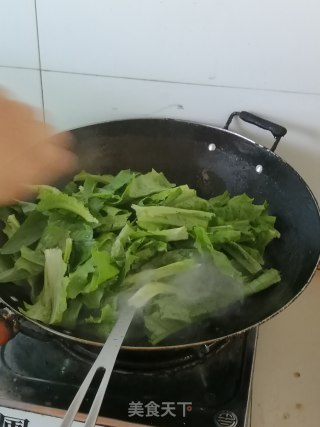 清炒油麦菜的做法步骤：3