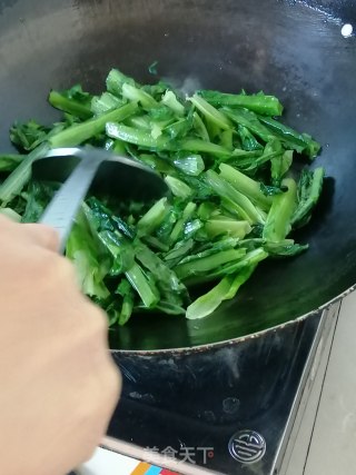 清炒油麦菜的做法步骤：6