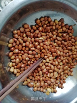 油炸花生米的做法步骤：7