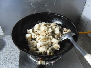 排骨烩莲藕的做法步骤：4