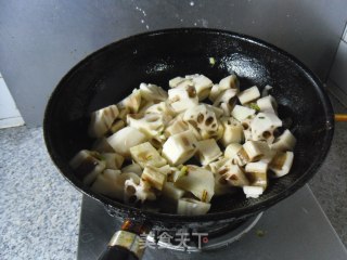 排骨烩莲藕的做法步骤：5