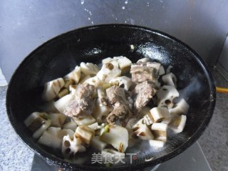排骨烩莲藕的做法步骤：6