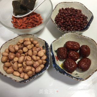 养顔五红汤的做法步骤：1