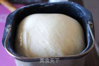 蒜味酱肉松面包的做法步骤：1