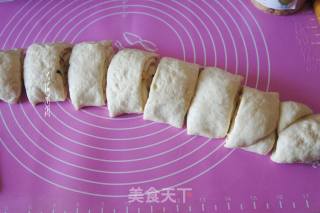 蒜味酱肉松面包的做法步骤：7