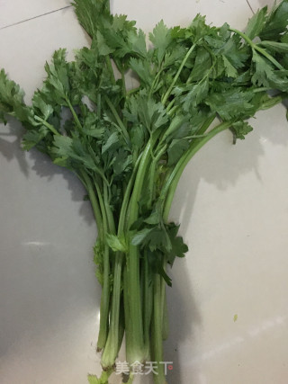 芹菜炒猪肝的做法步骤：6