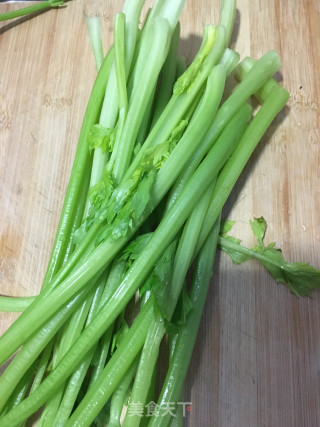 芹菜炒猪肝的做法步骤：7