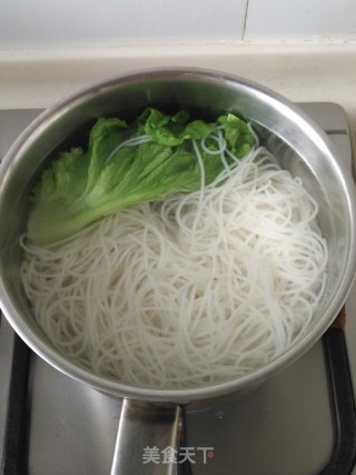 牛肉丸酸菜米粉的做法步骤：6
