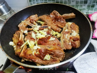 香煎牛仔骨的做法步骤：6