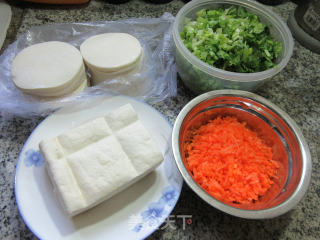 胡萝卜芹菜豆腐馅饺子的做法步骤：1