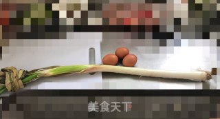 大葱炒鸡蛋的做法步骤：1