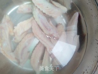 热卤小鸡尖花甲的做法步骤：2