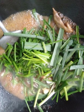 热卤小鸡尖花甲的做法步骤：8