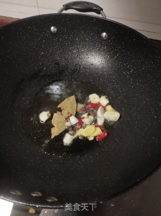 干笋红烧肉的做法步骤：2