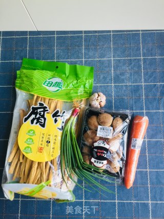 腐竹焖香菇的做法步骤：1