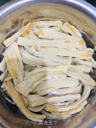 腐竹焖香菇的做法步骤：2