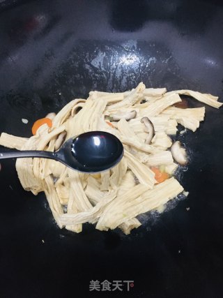 腐竹焖香菇的做法步骤：8