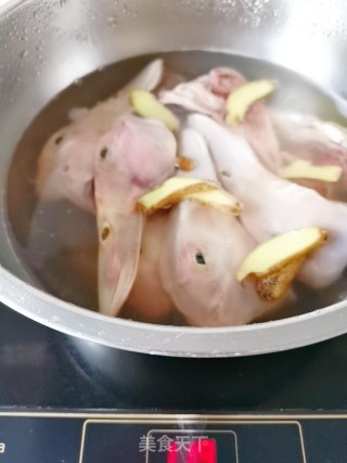 红烧鸭头的做法步骤：3