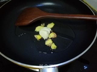 三杯鸡翅根的做法步骤：3