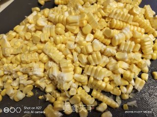 肉丁炒玉米的做法步骤：1