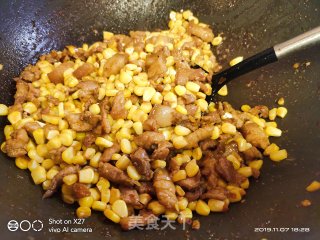 肉丁炒玉米的做法步骤：5