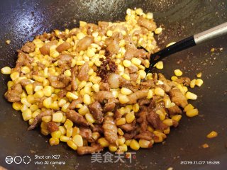 肉丁炒玉米的做法步骤：6