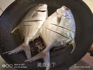 香焖小鲳鱼的做法步骤：2