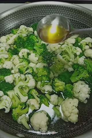 凉拌西蓝花的做法步骤：4