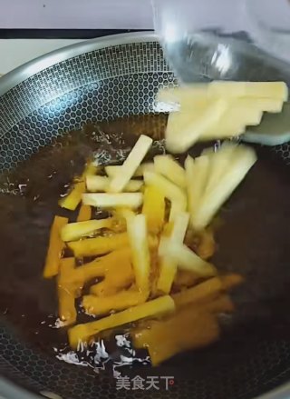 蒜薹土豆条炒火腿的做法步骤：2