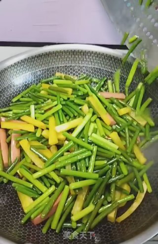 蒜薹土豆条炒火腿的做法步骤：6