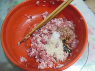 莲藕猪肉馄饨的做法步骤：3