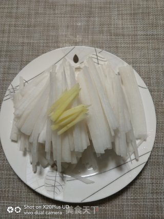 羊肉丸子萝卜汤的做法步骤：2