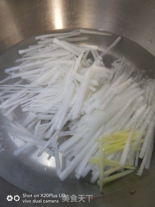 羊肉丸子萝卜汤的做法步骤：3
