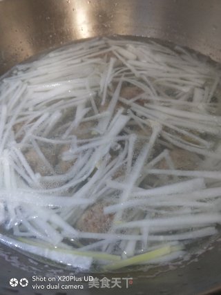 羊肉丸子萝卜汤的做法步骤：4