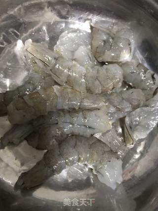 自制虾滑的做法步骤：1