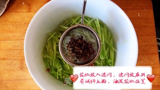 凉拌青笋的做法步骤：5