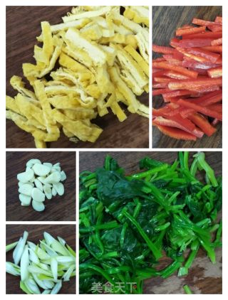 菠菜炒豆腐干的做法步骤：3
