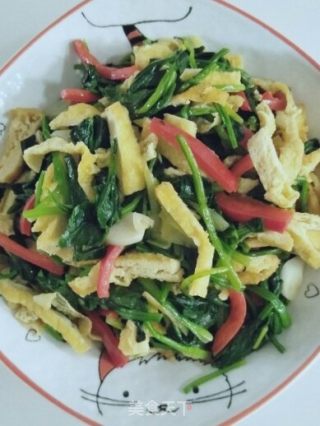 菠菜炒豆腐干的做法步骤：6